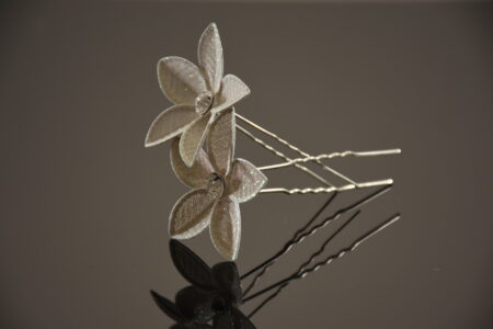 HP0121 Large White Flower Hair pin with Sparkly Glitter